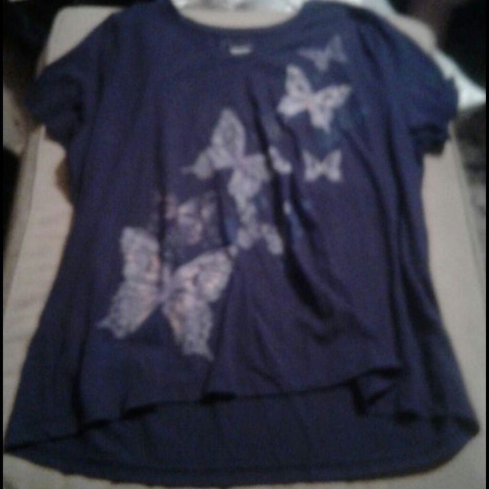 I am selling a Sonoma tee shirt